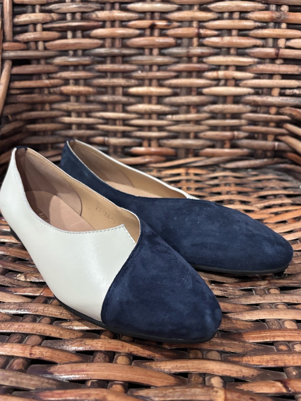 Anthropology All Black -Two-Tone Women’s Flats - Navy and Cream. Size 6.5/37